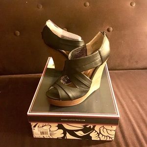 Anthropologie Seychelles Unwrapped wedge in black